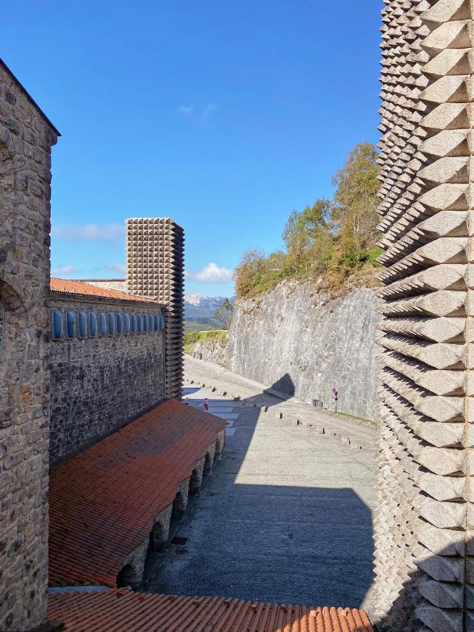 Iraipe Santuario De Arantzazu Hotel Onate Bagian luar foto