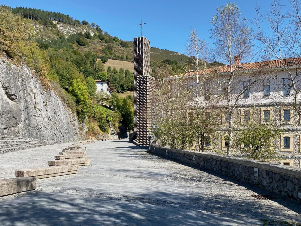 Iraipe Santuario De Arantzazu Hotel Onate Bagian luar foto
